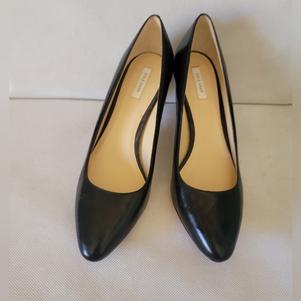 *MINT - COLE HAAN BLACK LEATHER HEELS (sz 9) - Picture 4 of 6